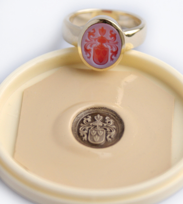 Seal ring with red-white layer stone